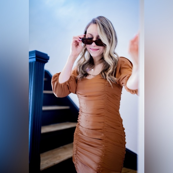 Abercrombie & Fitch Dresses & Skirts - Abercrombie brown/burnt orange ruched / cinched dress size Small